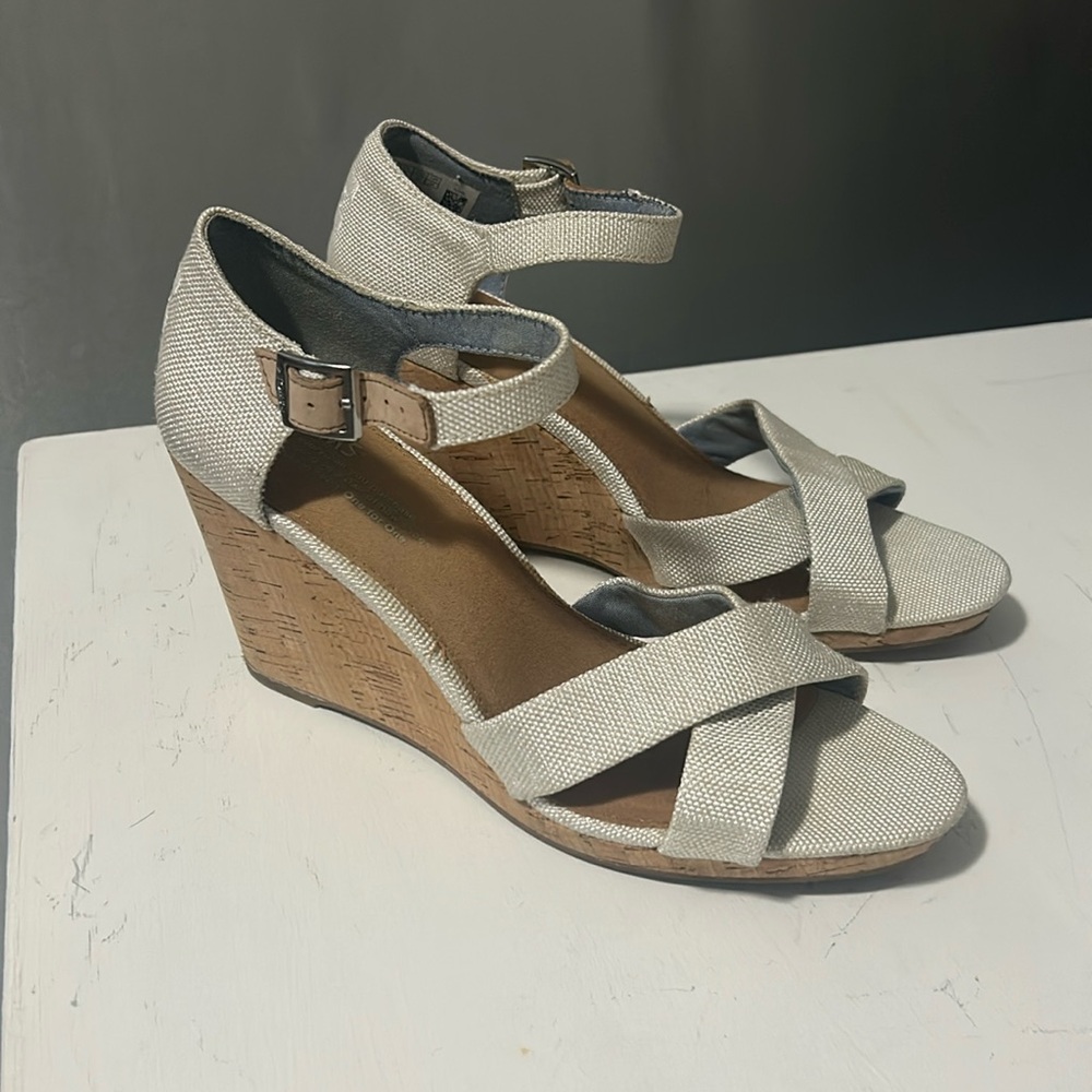 Toms Cream Wedges